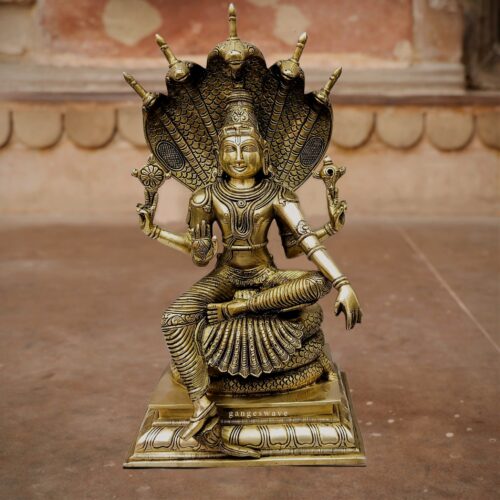 Vishnu_sitting_on_seshnaag