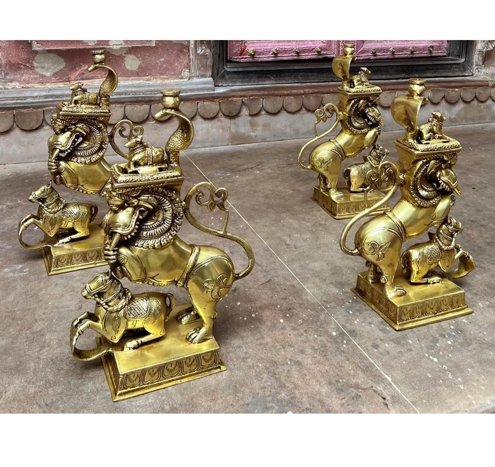 Artistic Lion Stand Decor