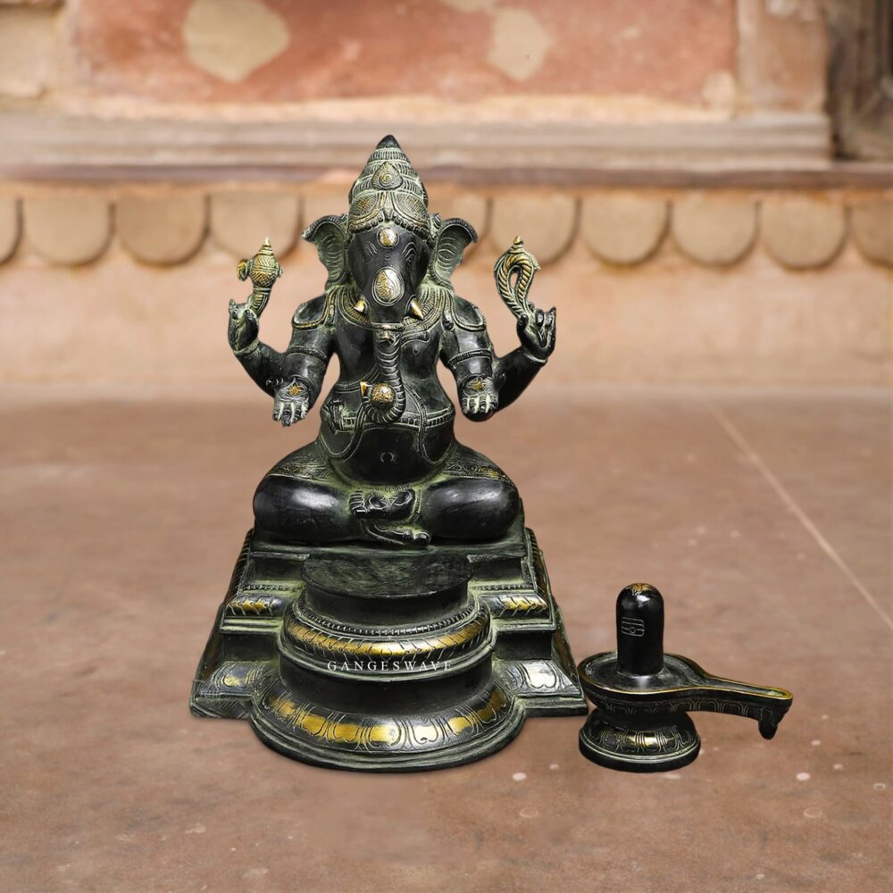 Ganesha worshipping ShivaLingam