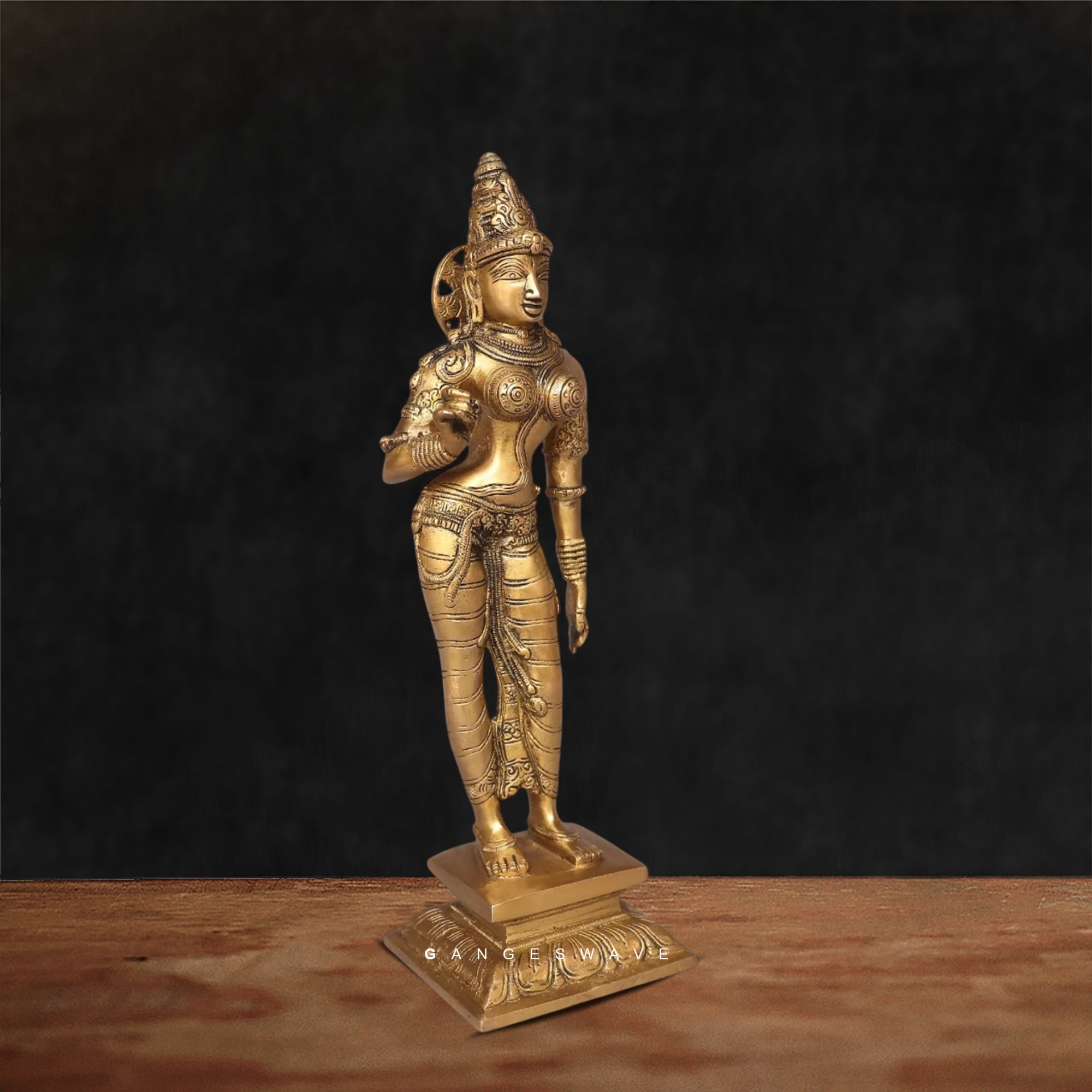 Brass statue for home décor