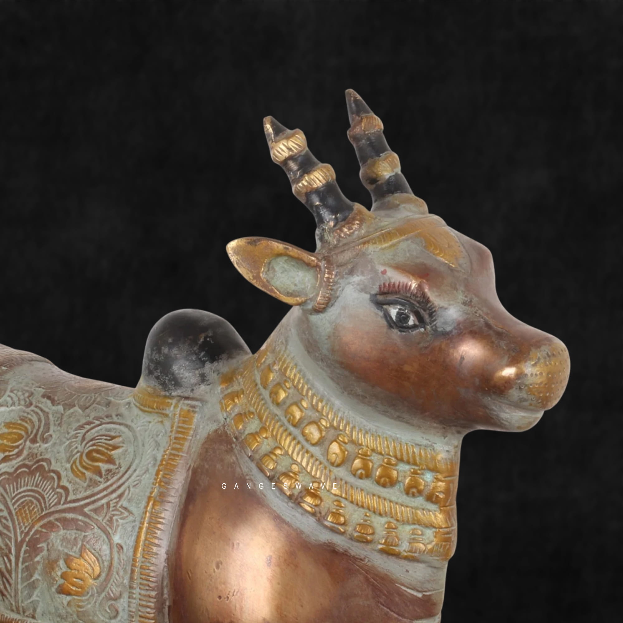 Vintage Finished Brass Nandi Statue – Handcrafted Sacred Decor Artifact - Image 5
