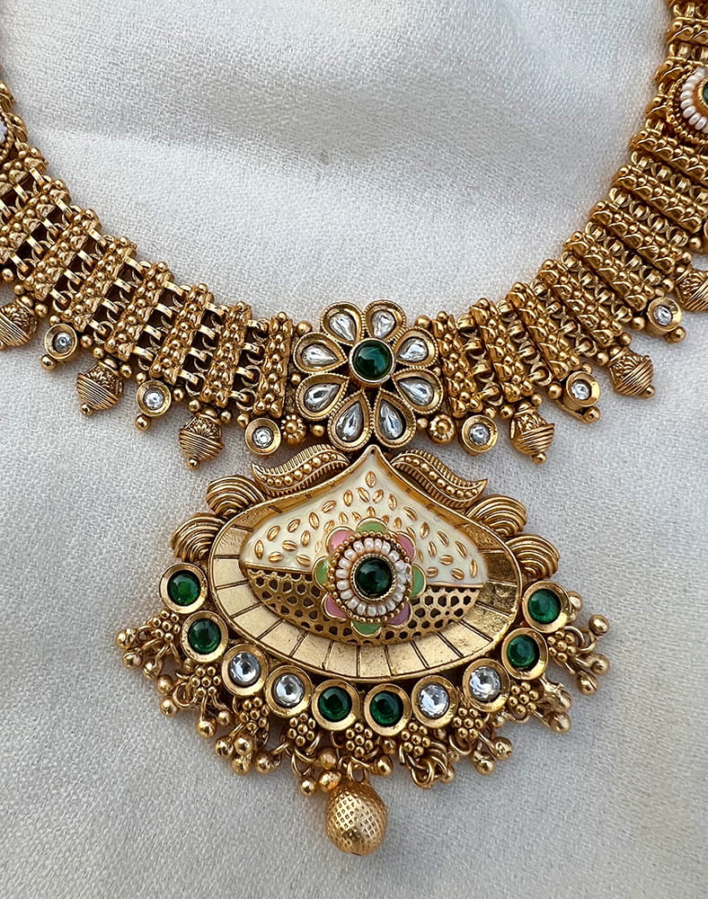 Temple style gold necklace set worn with saree for wedding look