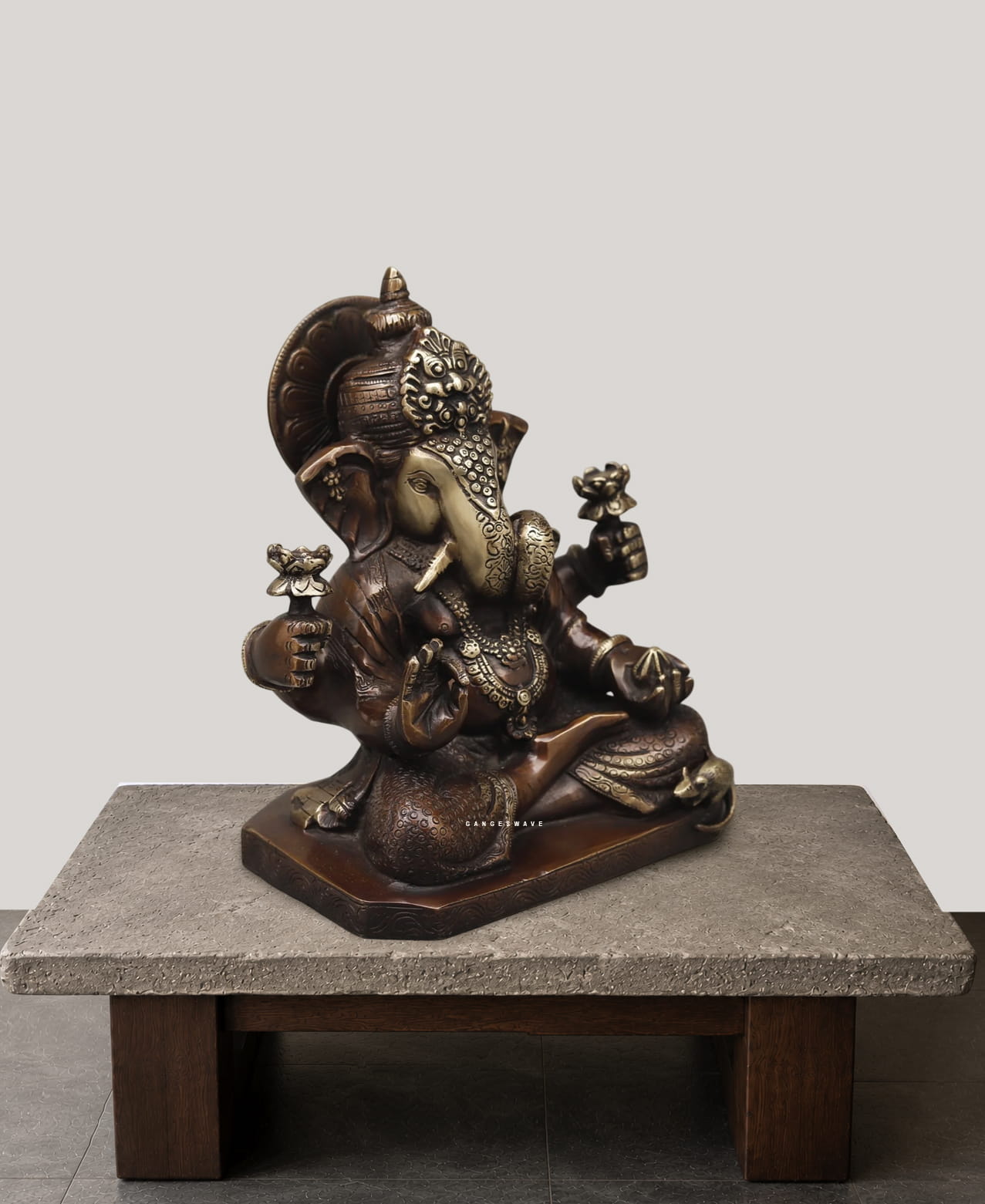 Dagru Seth Vintage Finished Brass Ganesh Murti - 9 inches - Image 2