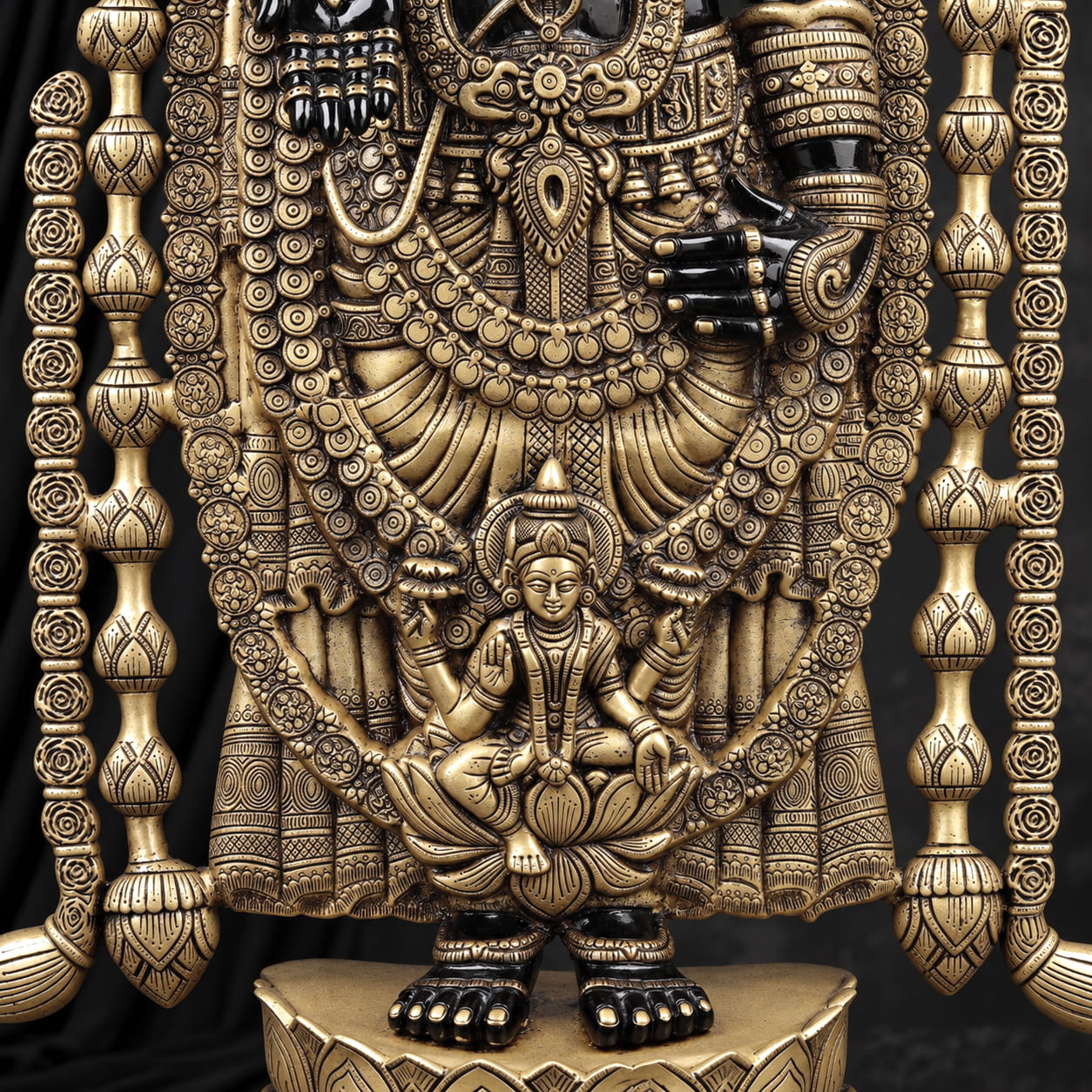 Lord Tirupati Balaji in Garland Frame - 48 inches - Image 5