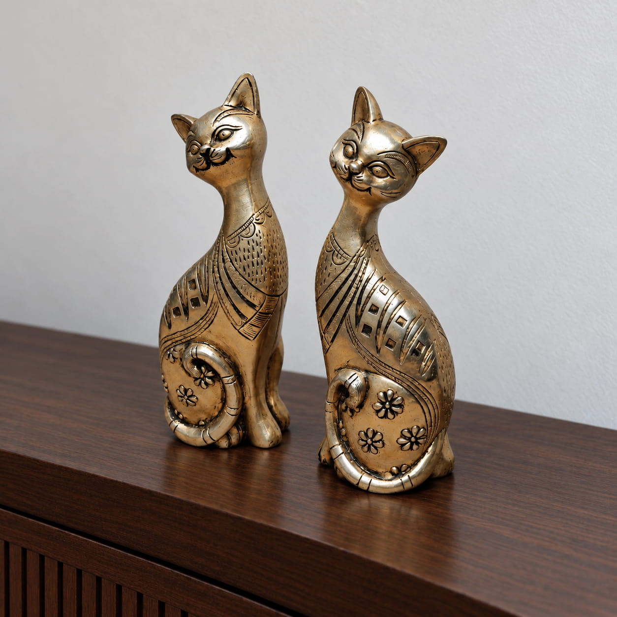 Handcrafted Brass Cat Figurines – Pair of Decorative Cat Statues - 8 inches - Image 3