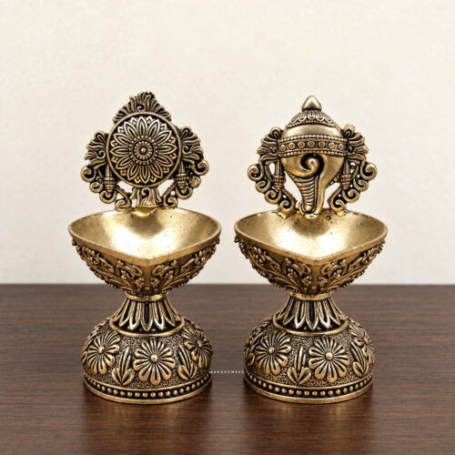 Sankha Chakra Brass Diya - 4 inches