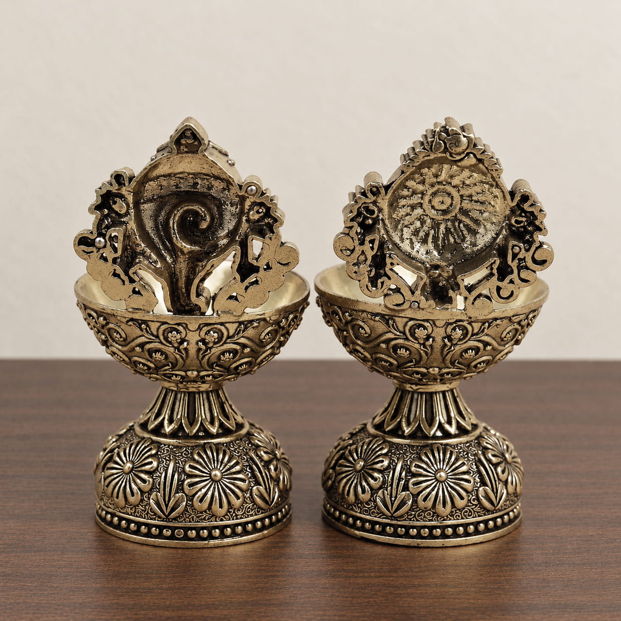 Sankha Chakra Brass Diya - 4 inches - Image 4