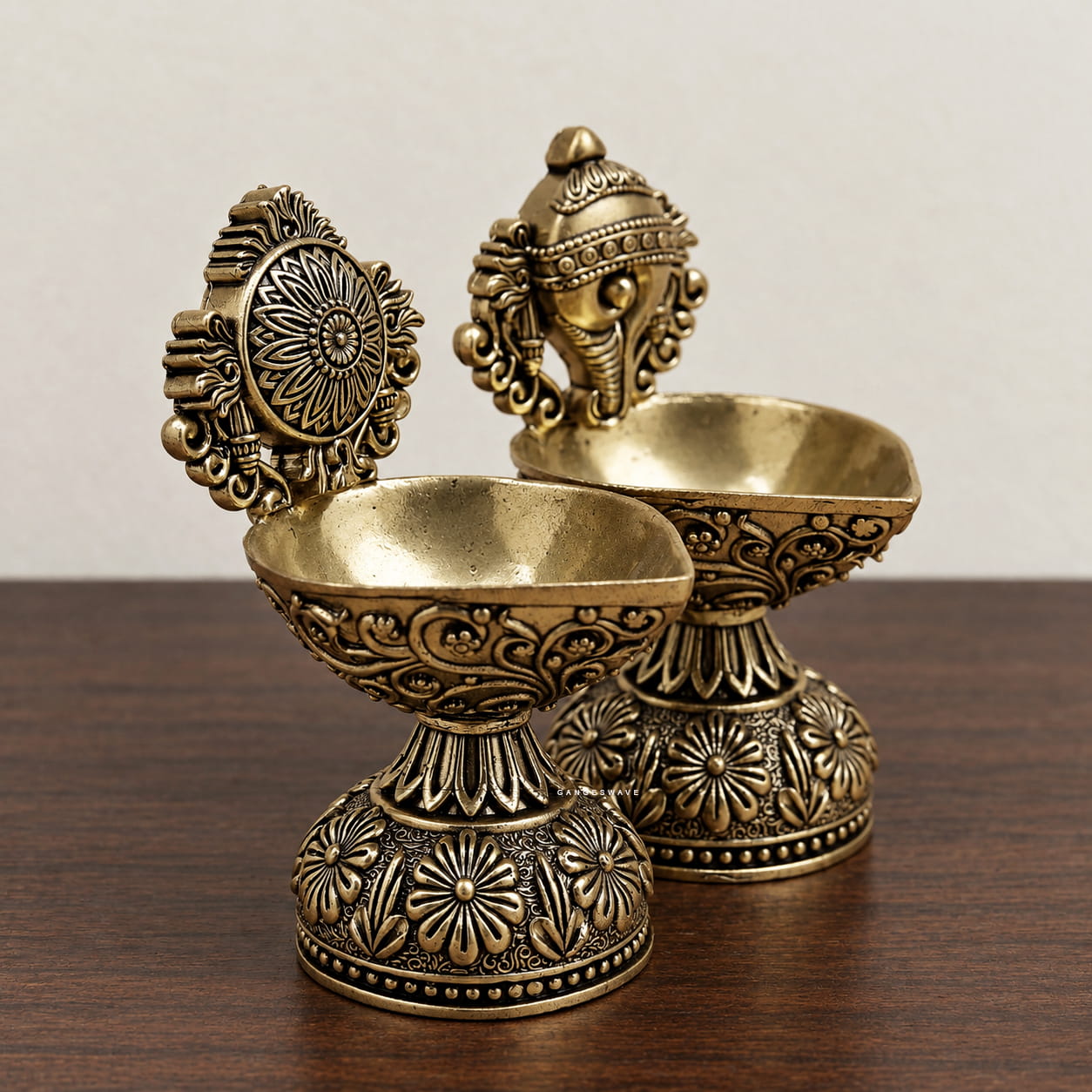 Sankha Chakra Brass Diya - 4 inches - Image 2